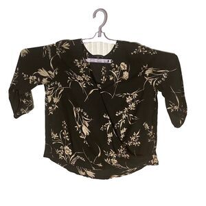 West Kei Blouse Women's Size‎ M Black Gold 100% Polyester V-Neck Classic